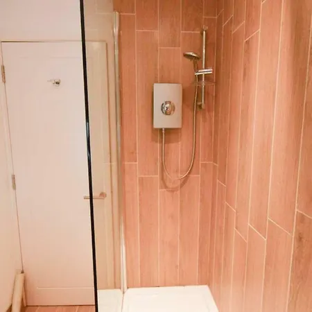 Modern Studio Flat In Clifton *